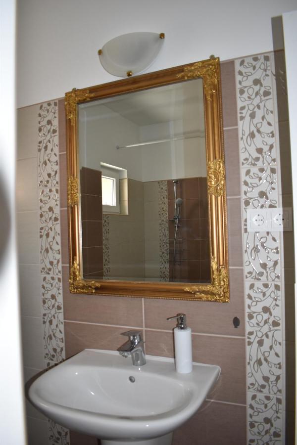 Livia Apartman ヘーヴィーズ エクステリア 写真